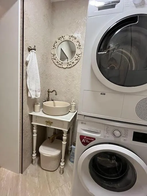 Ellie Soe Apartment Free Parking 5 Min To Metro Sofia
